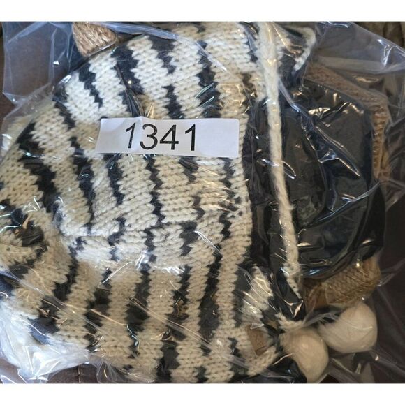 Delux Knit Wool Zebra Earflap Hat With Pom-Poms & Furry Ears For Kids - Picture 7 of 7